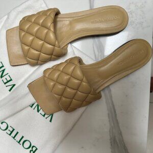 Bottega Veneta Matelassé Flat Sandals - size 39 - Color Cane Sugar